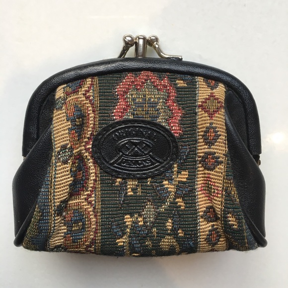 Accessories - ⭐️2/$15⭐️Vintage tapestry coin purse